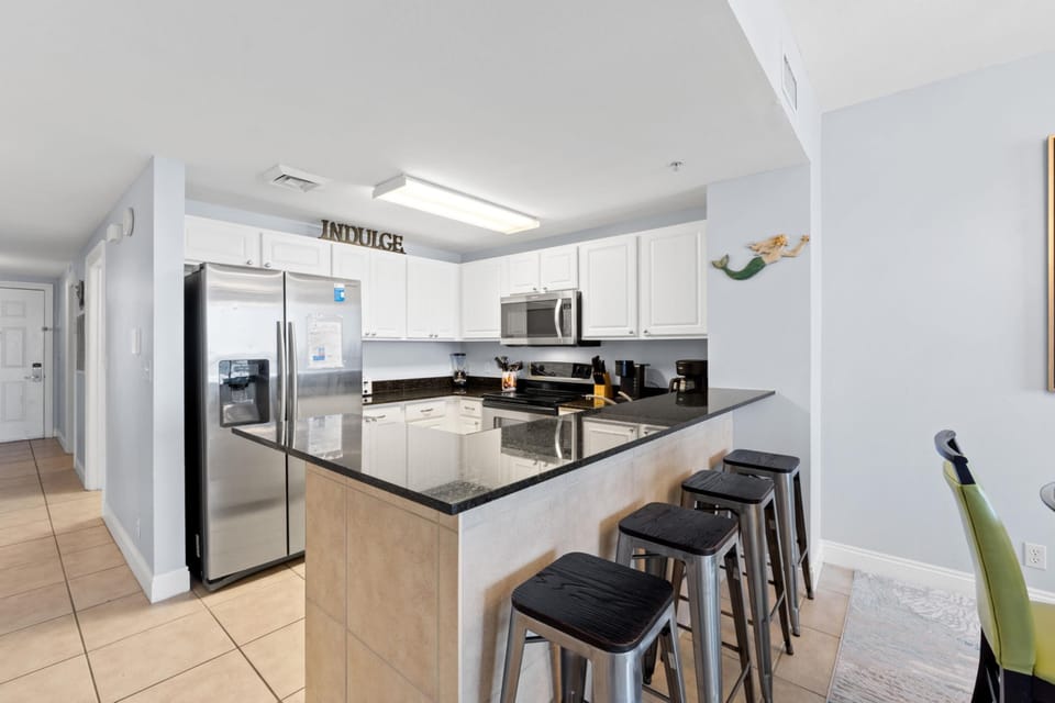 Kitchen with Breakfast Bar