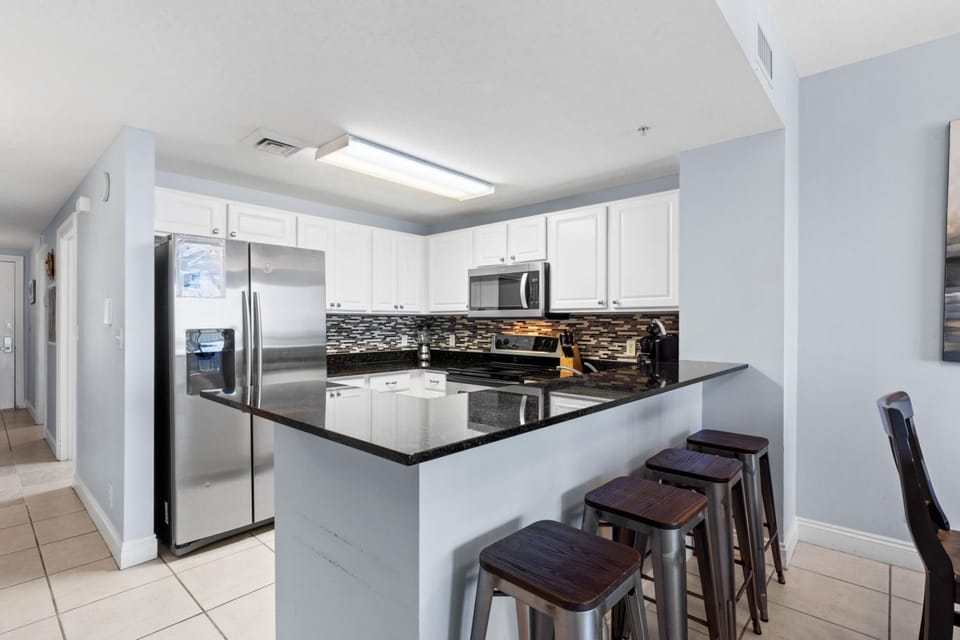Kitchen with Breakfast Bar