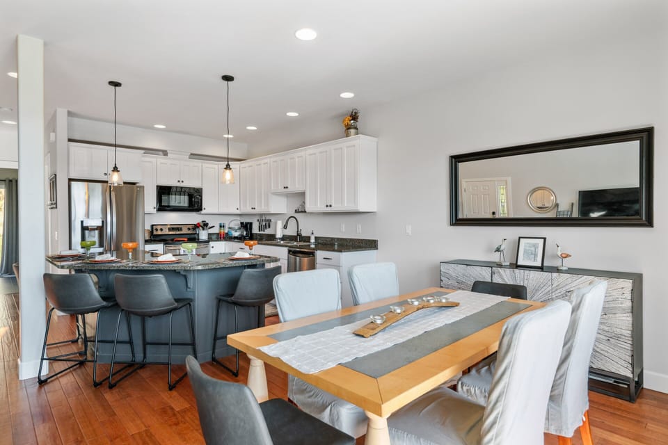 Above it All: - Seating with 6 at the dining table with an additional 4 at the kitchen island.