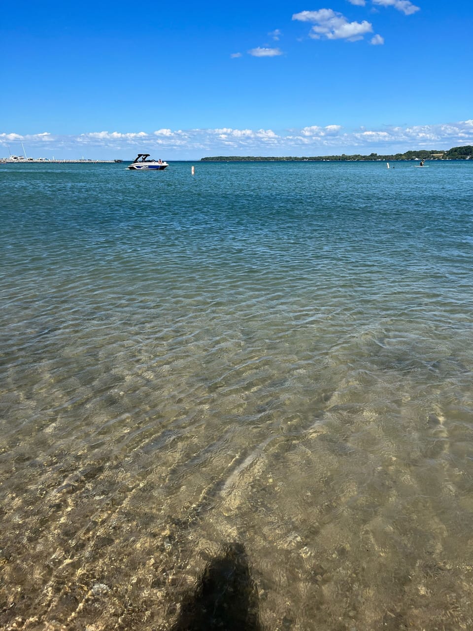 2 blocks from Sutton’s Bay Beach with kids playground! 