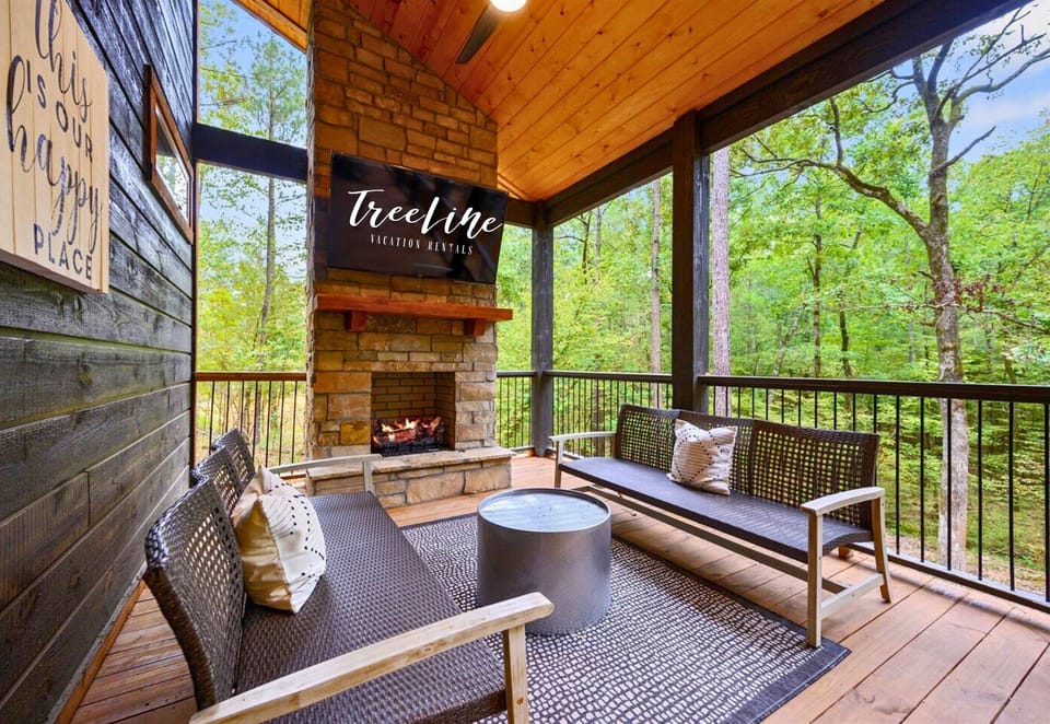 Our outdoor lounge marries the magic of the elements with homely comforts. Enjoy your favorite show by the warmth of the fireplace, all with nature as your backdrop.