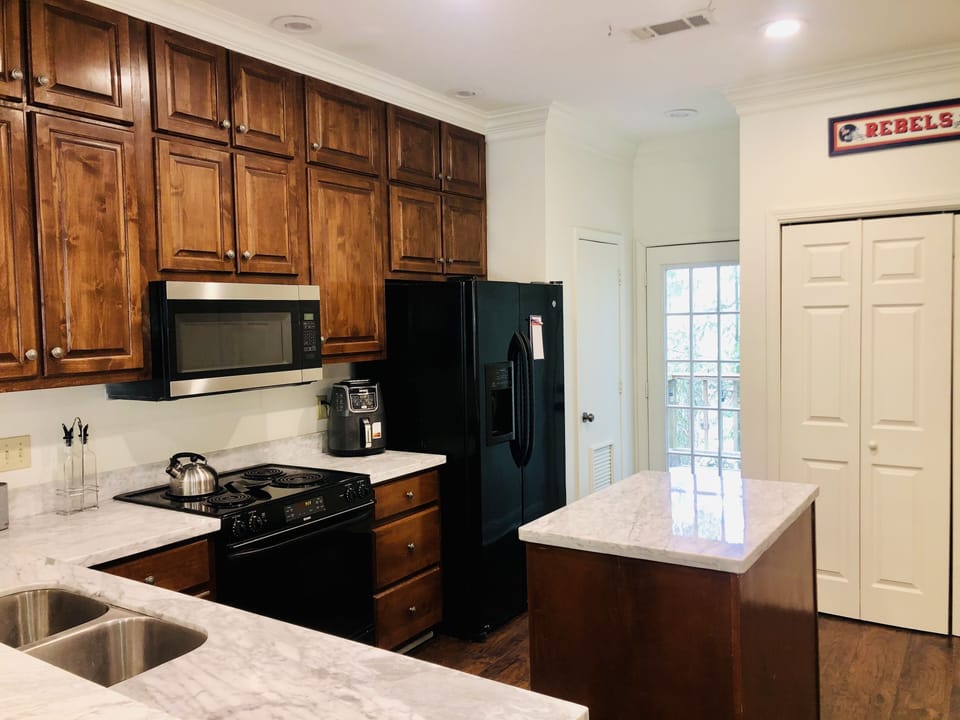 Fully furnished kitchen