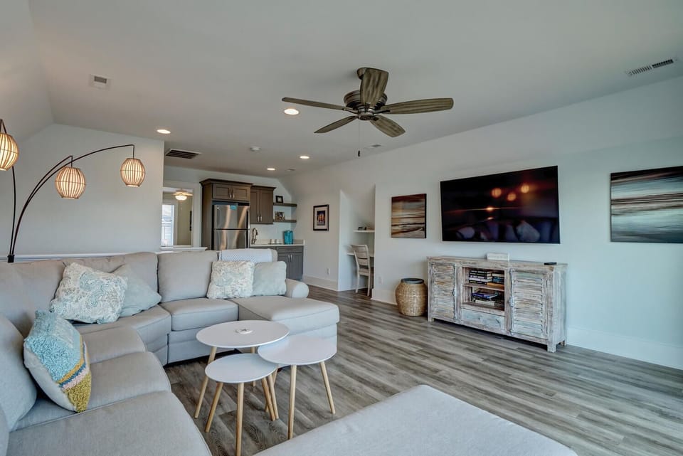 Top floor living room 