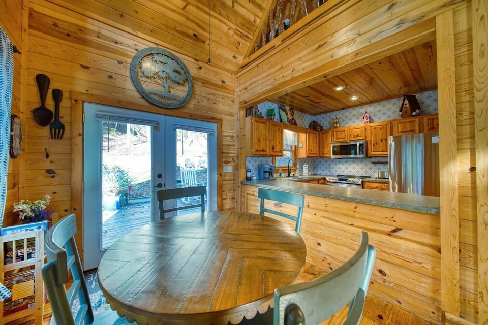 "Well-stocked kitchen, clean, spacious & a fun games on the kitchen table"-Jean