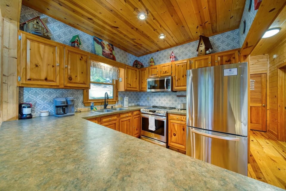 Perfectly secluded! We stayed in for 3 days; stocked kitchen made cooking easy.