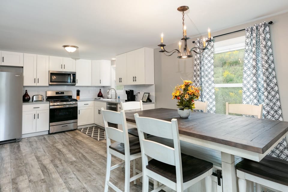 Brand new kitchen with all your cooking essentials!