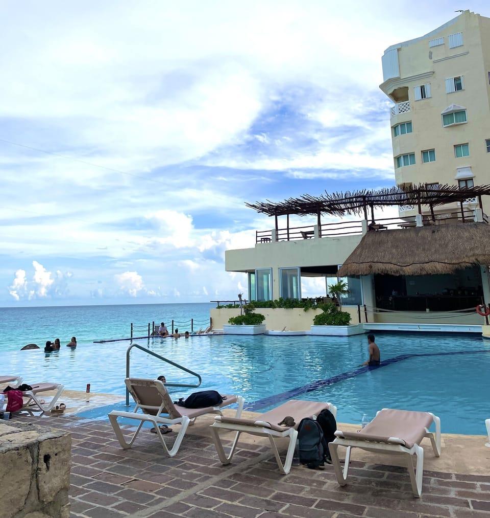 Infinity pool and restaurant