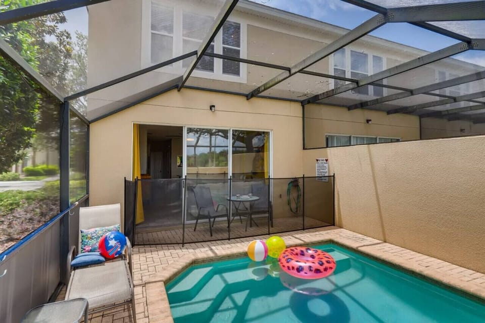 Private screen-in splash pool