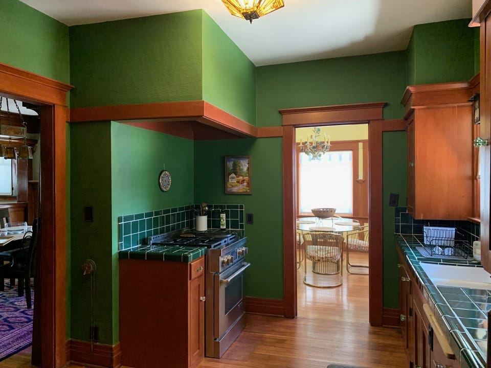 Kitchen stove