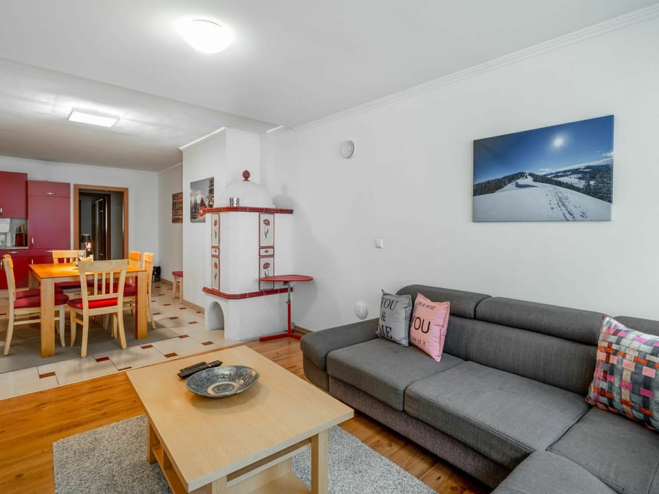 Table, Couch, Furniture, Property, Picture Frame, Living Room, Interior Design, Comfort, Studio Couch, Wood