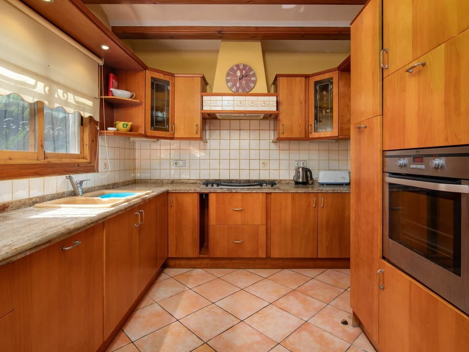 Brown, Cabinetry, Countertop, Kitchen Sink, Furniture, Property, Sink, Tap, Kitchen Appliance, Kitchen Stove