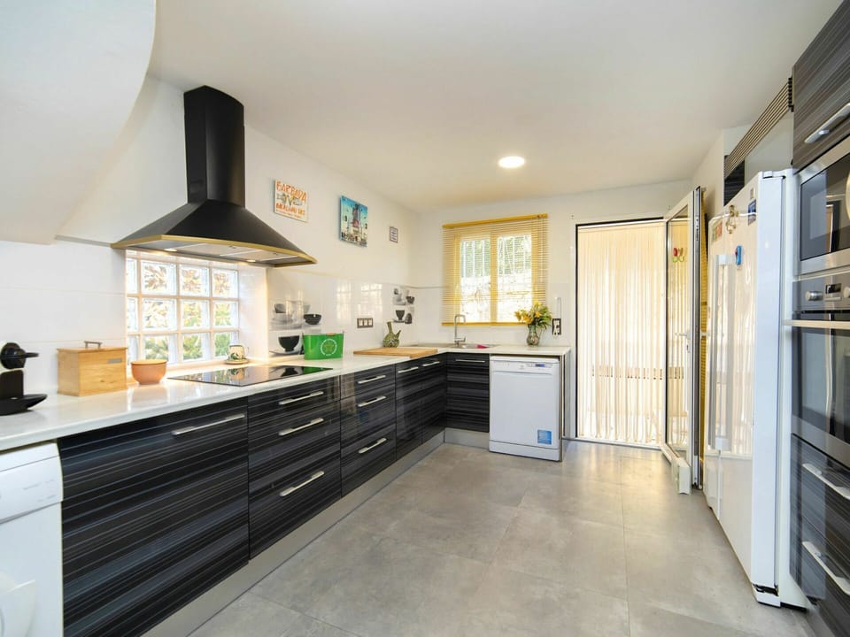 Cabinetry, Countertop, Kitchen, Wood, Drawer, Exhaust Hood, Kitchen Stove, Flooring, Kitchen Appliance, Floor