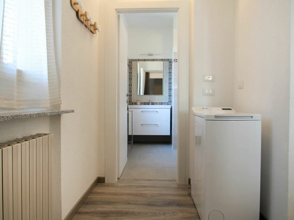 Mirror, Cabinetry, Building, Wood, House, Interior Design, Floor, Flooring, Drawer