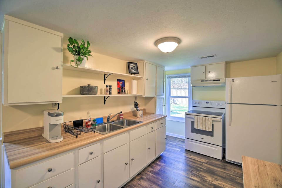 Kitchen | Dishware/Flatware | Dish Soap & Hand Soap | Trash Bags/Paper Towels