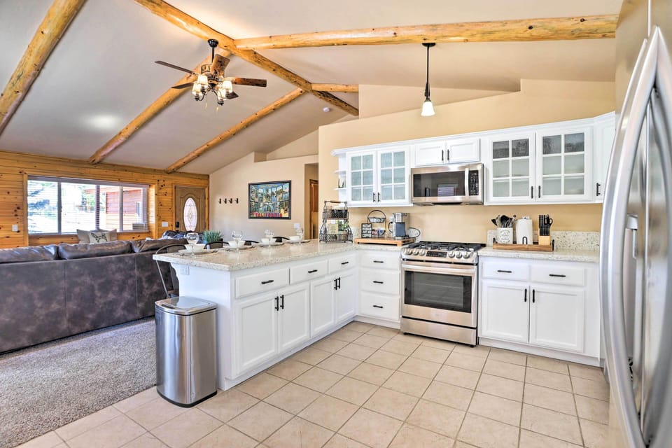 Kitchen | Coffee Maker | Gas Range