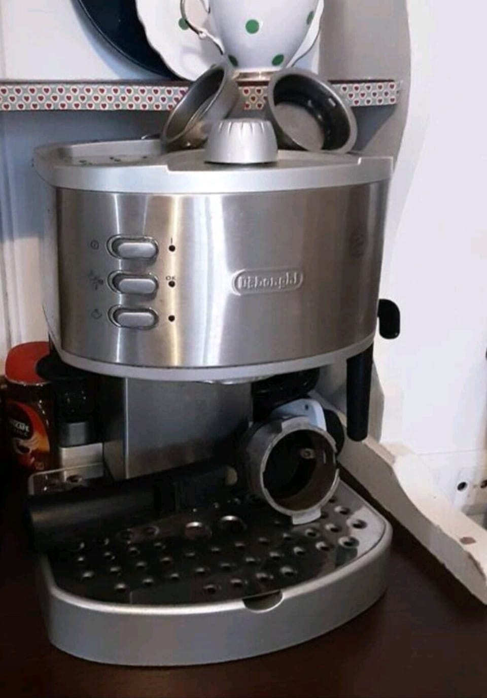 De Longhi machine for espresso, latte & capuccino or a hot chocolate in winter!