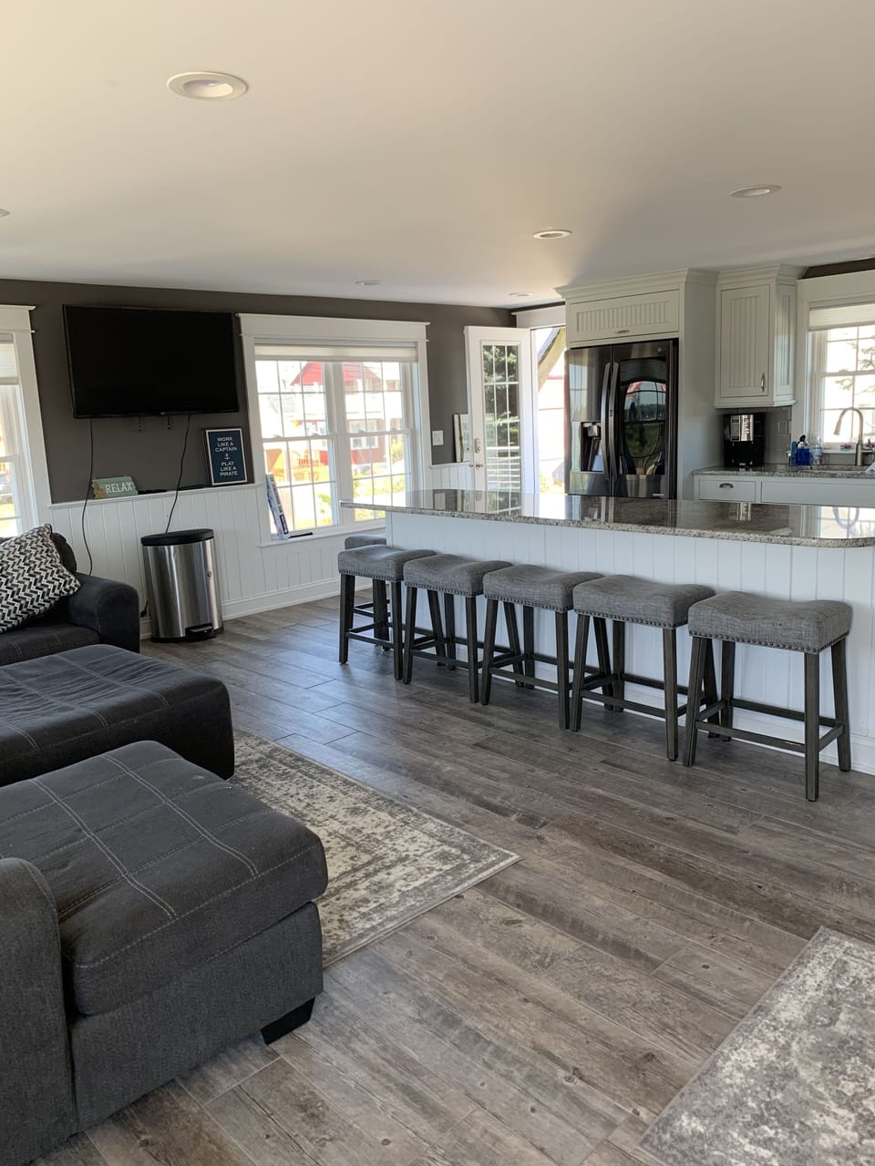 Main level Kitchen/living-room