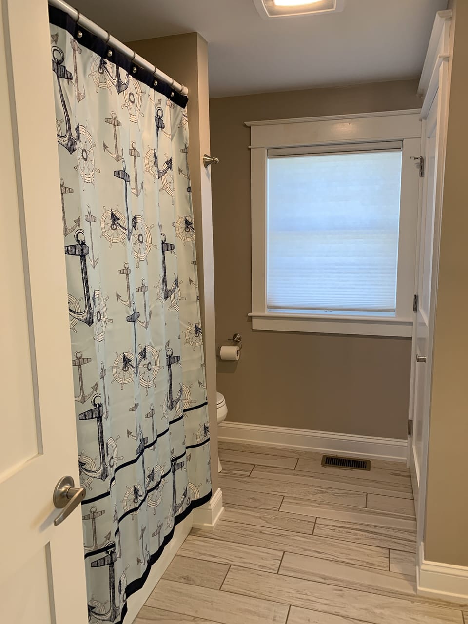 Main level bathroom.