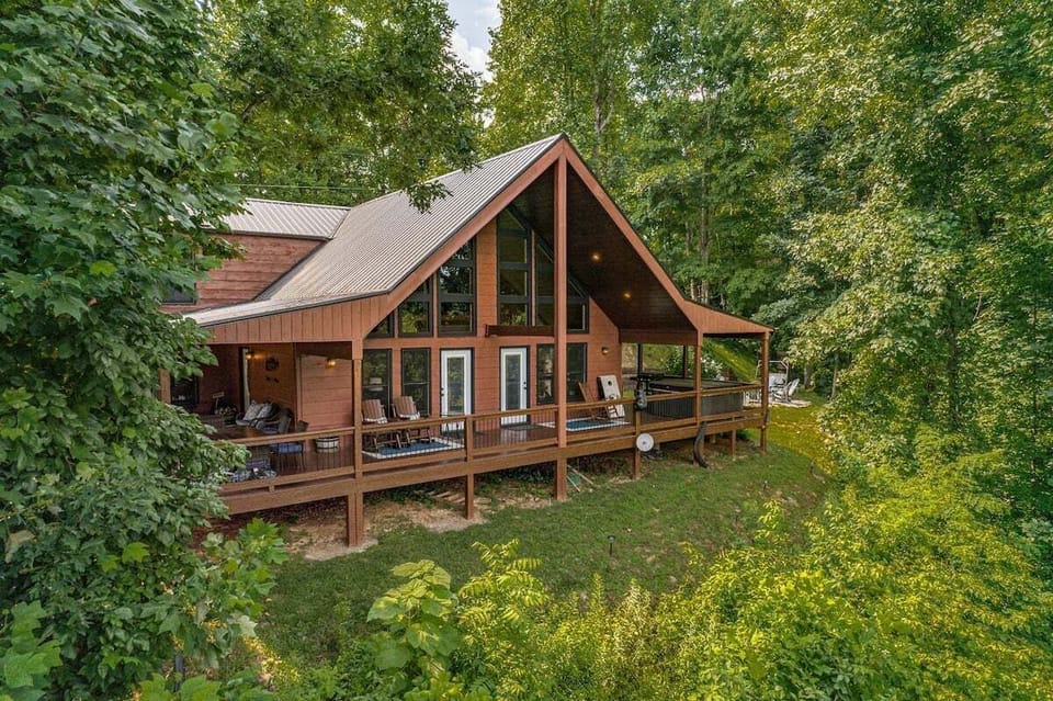 Spacious 4-bedroom Bryson City cabin perched on the mountainside with soaring windows and panoramic Smoky Mountain views.