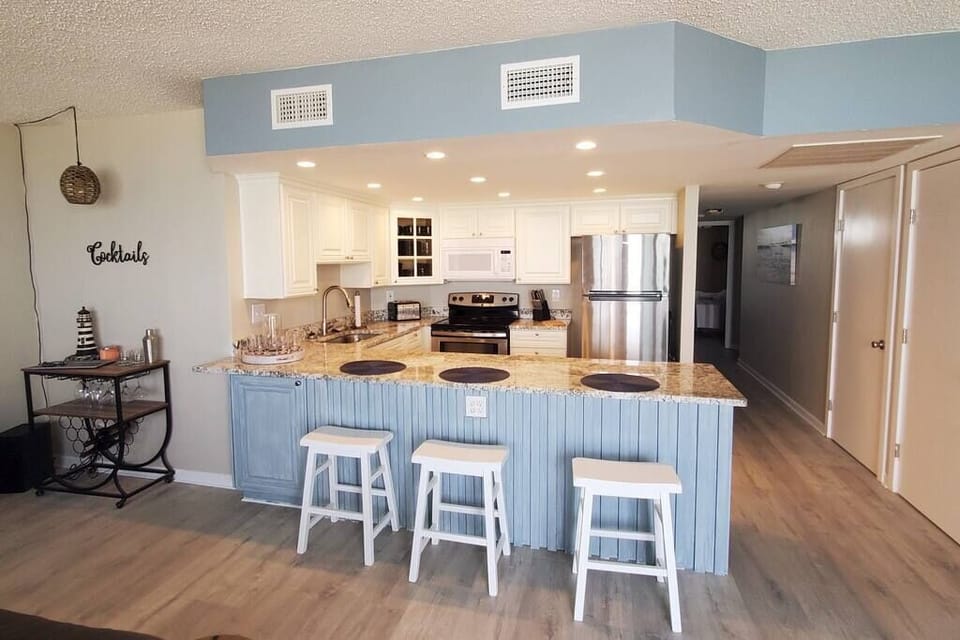 Whirlpool appliances, {NOT SHOWN in-unit washer/dryer FREE}