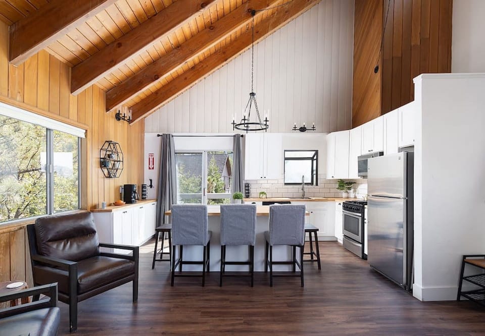 A taste of mountain living. This kitchen is the heart of your Lake Arrowhead adventure. 🌲 Soaking up the views!