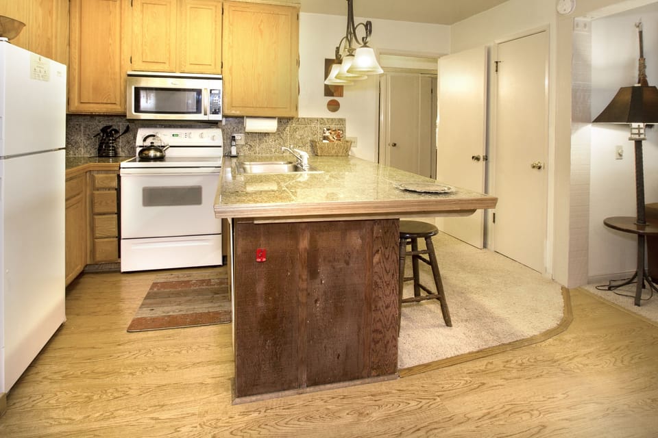 Flooring, Room, Indoors, Floor, Hardwood
