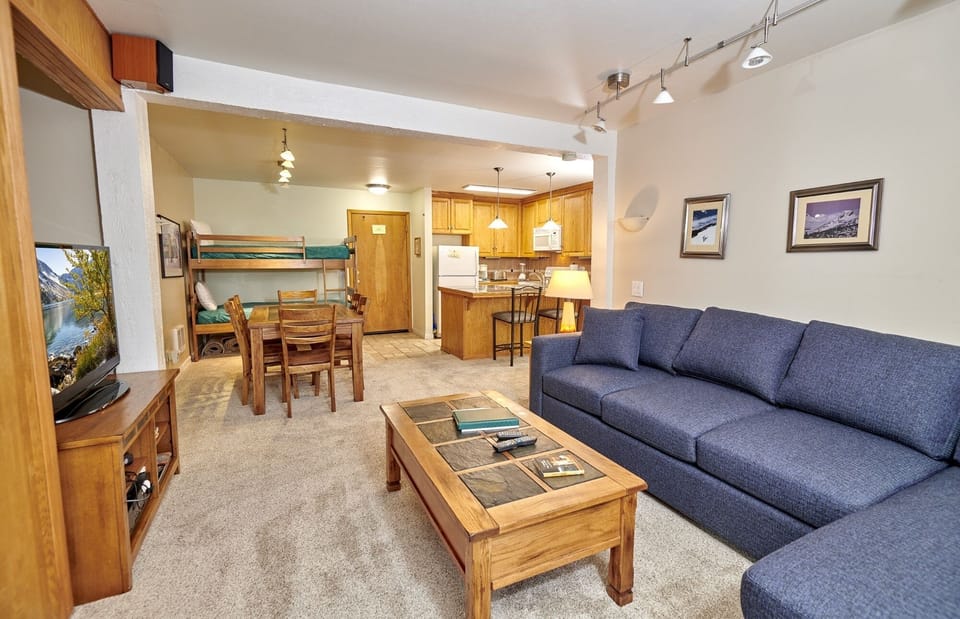 Living Room, Room, Indoors, Flooring, Couch