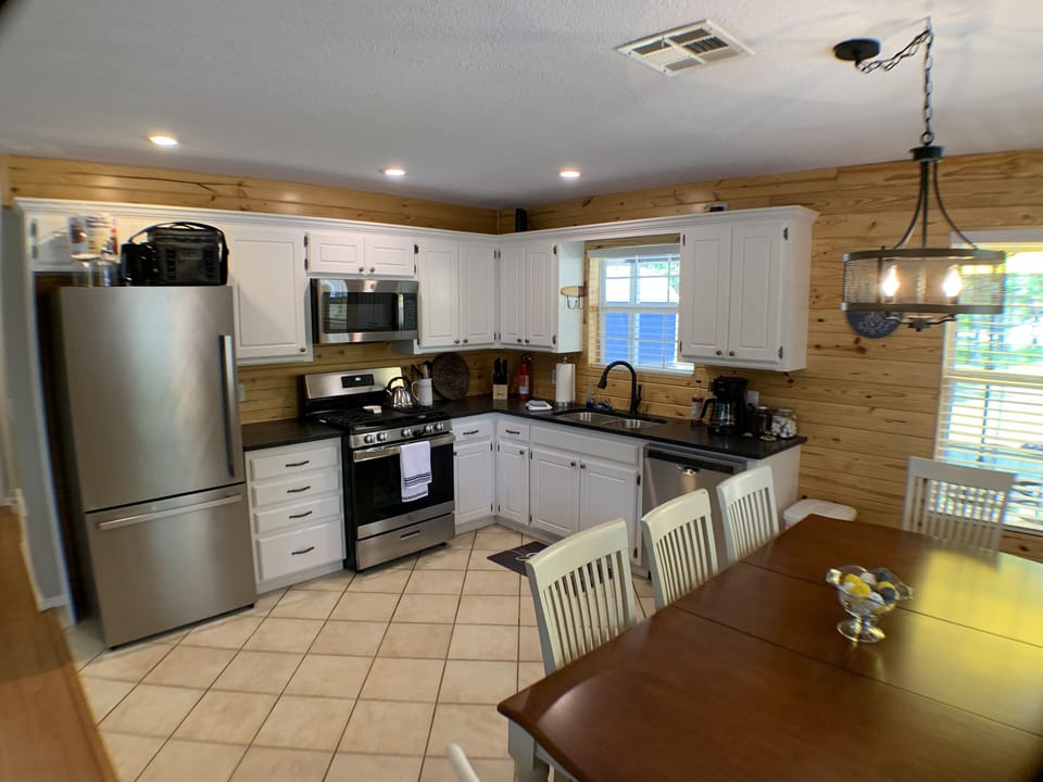 Linens and most kitchen items provided. See "Property Description" for details.