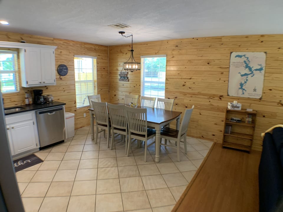 Linens and most kitchen items provided. See "Property Description" for details.