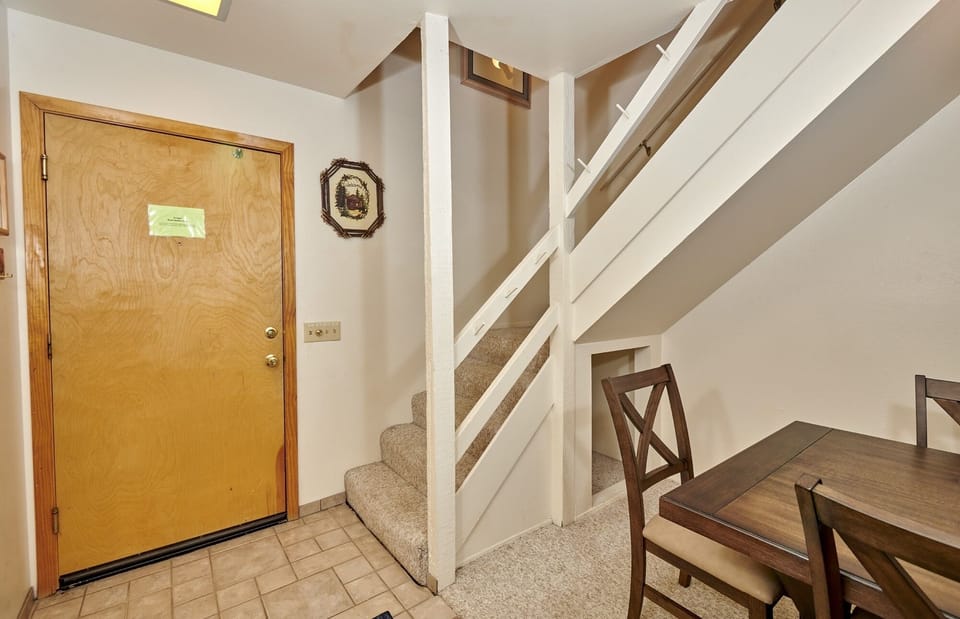 Flooring, Floor, Hardwood, Chair, Furniture