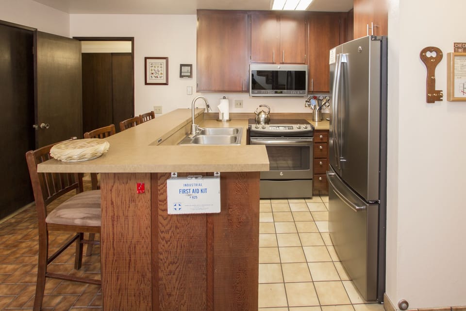Room, Indoors, Refrigerator, Flooring, Chair