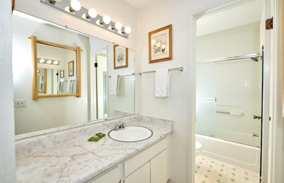 Double Sink, Indoors, Room, Sink, Bathroom