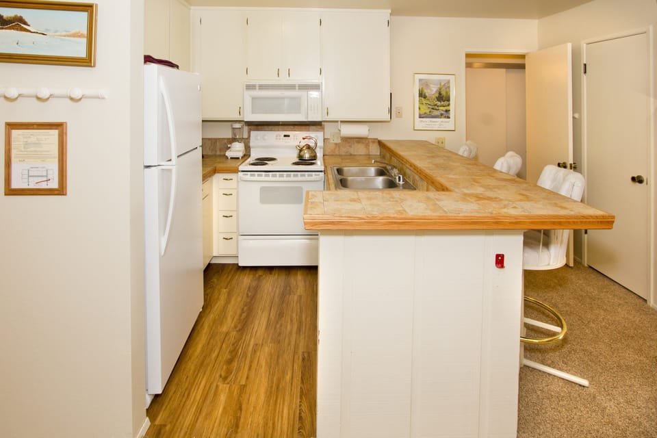 Flooring, Room, Indoors, Hardwood, Floor