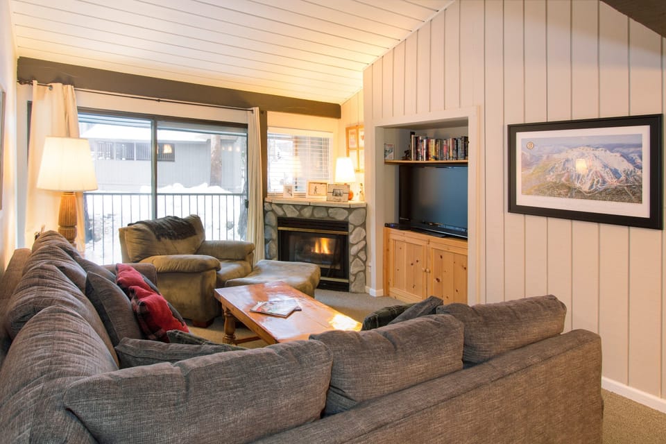 Living Room, Room, Indoors, Couch, Furniture