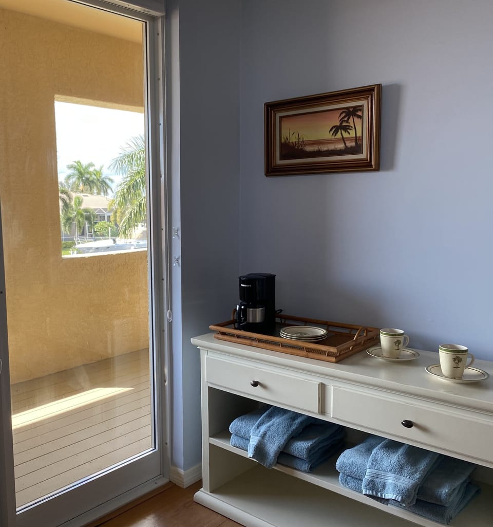 You don’t have to go downstairs to enjoy coffee or tea in the morning
