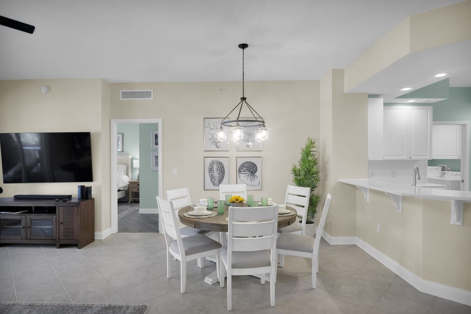 Dining area - seats 6