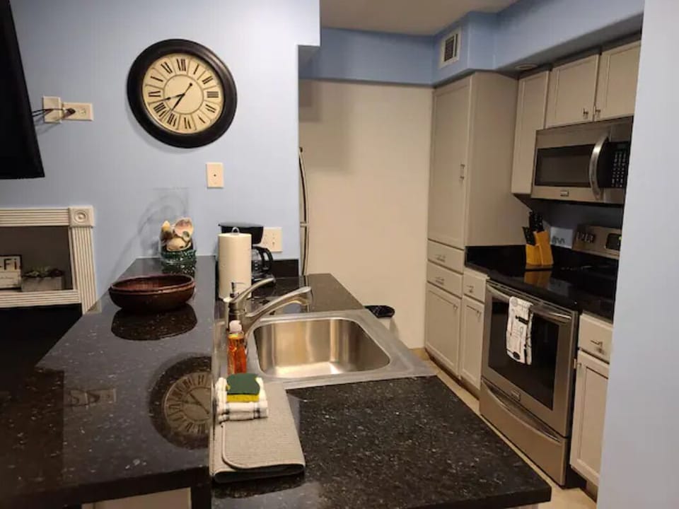 fully equipped kitchen 