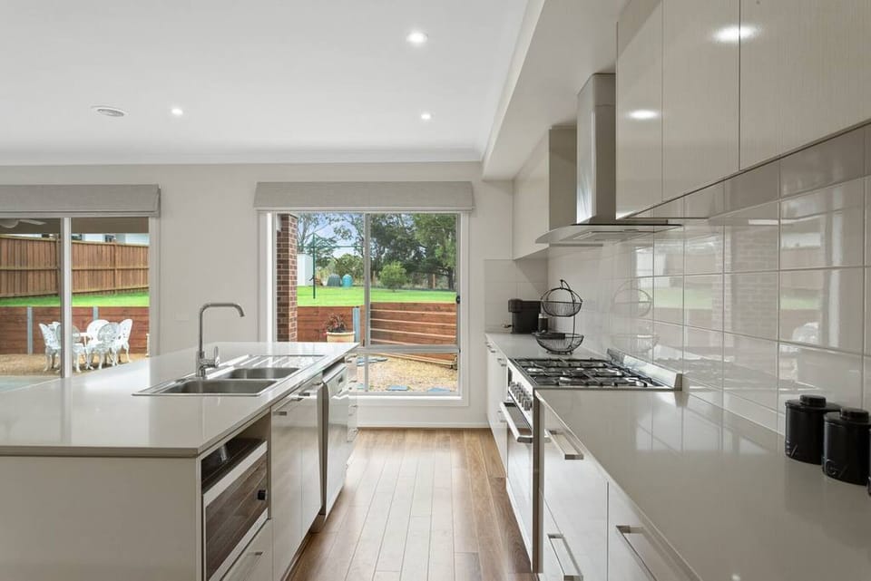 Bright, clean and fully equipped kitchen