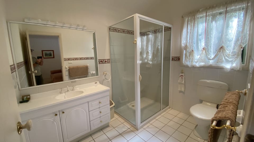 Upstairs Ensuite 
