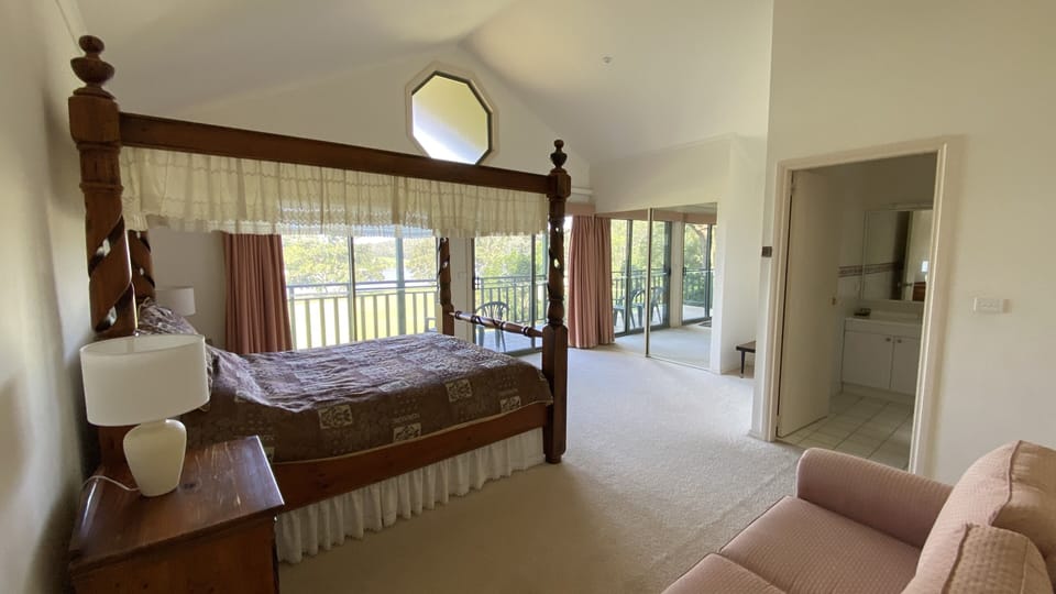 Upstairs Bedroom 