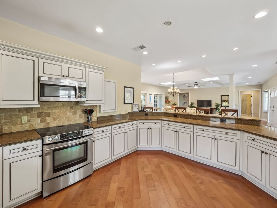 70 Full Sweep- Kitchen
