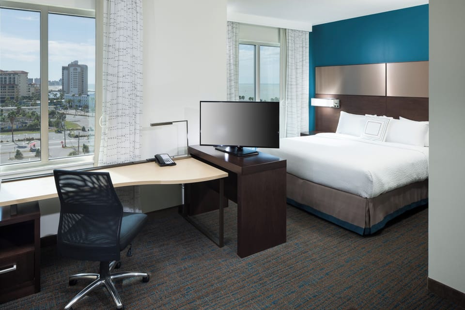 King size bed, perfect escape after a long day of sightseeing