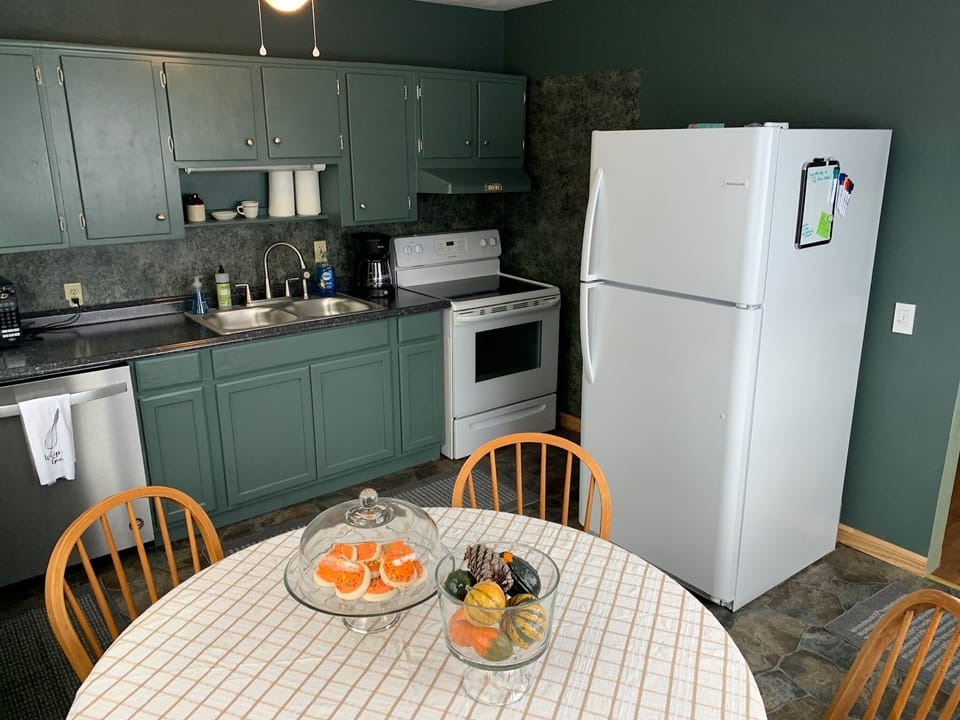 New dishwasher and refrigerator in the eat in kitchen