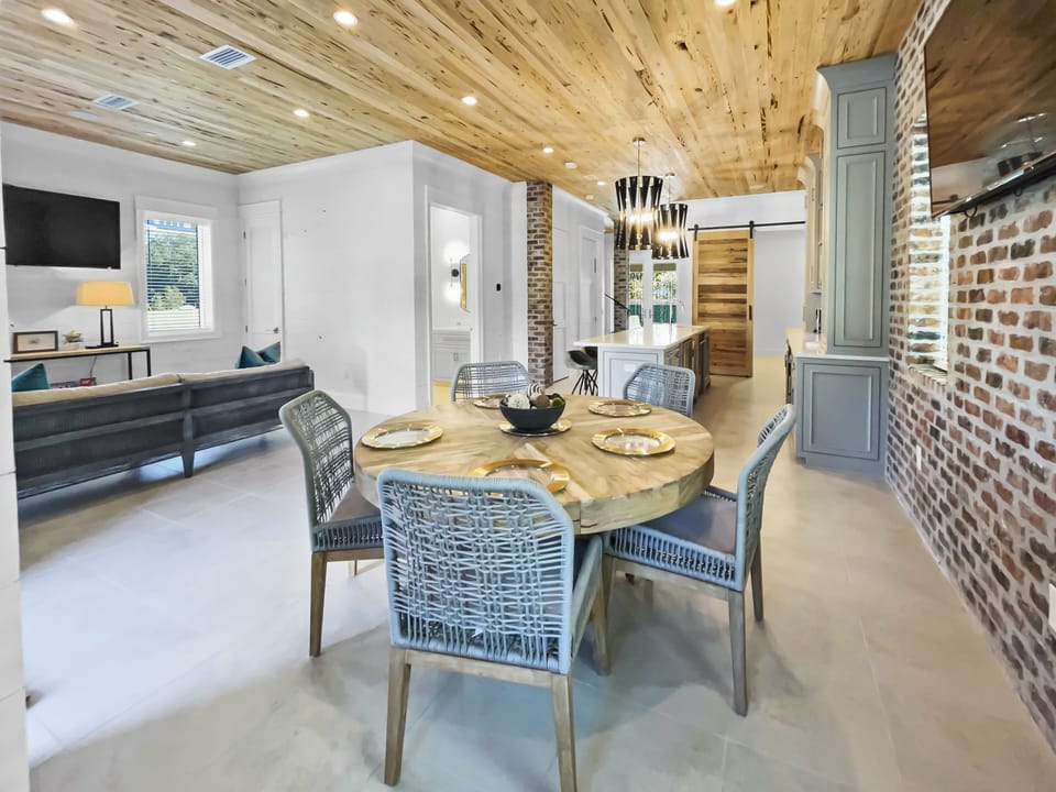 Summerwind | Wet Bar & Entertainment Area | 1st Floor