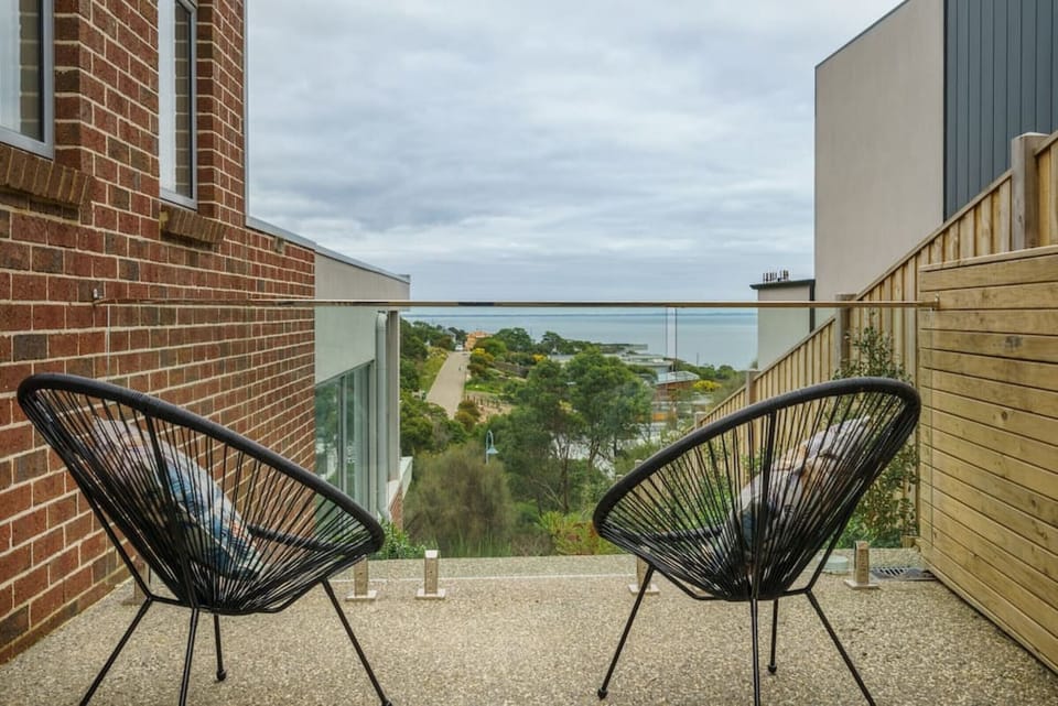 Another breakout ocean view area