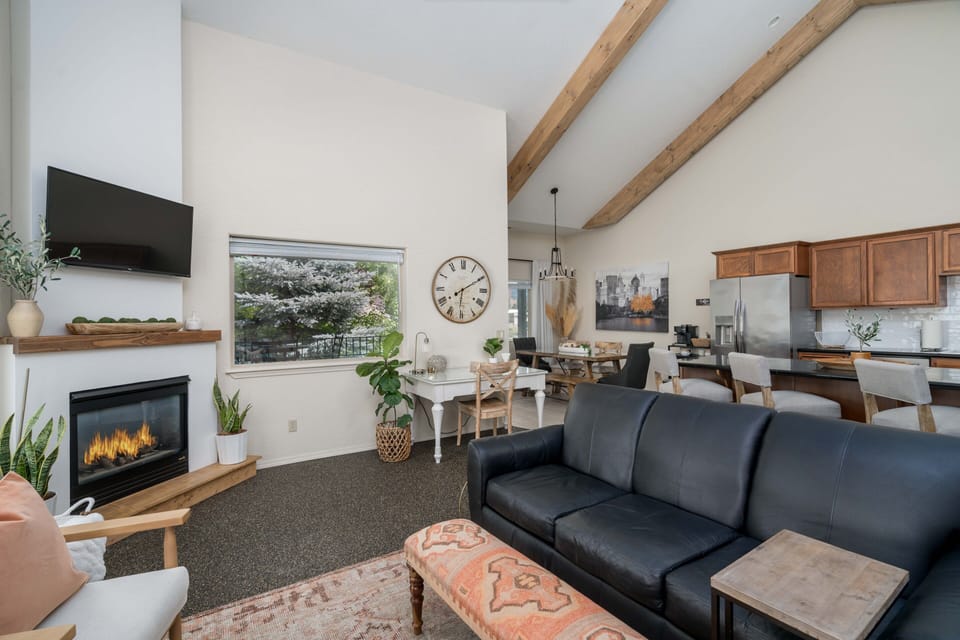 Guests love the tree-view from this spacious, great room