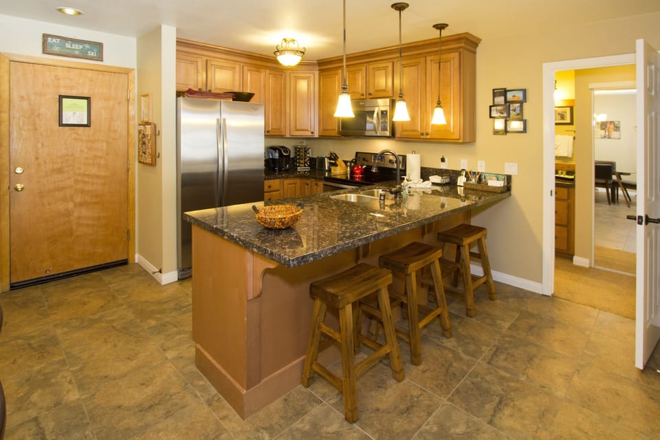 Flooring, Floor, Kitchen Island, Indoors, Room
