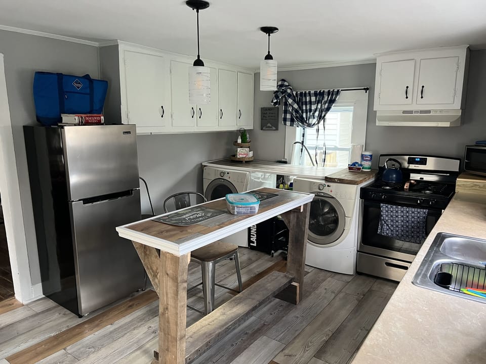 Washer/Dryer Kitchen 