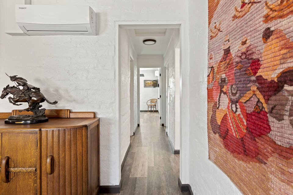 Hallway to bedrooms 