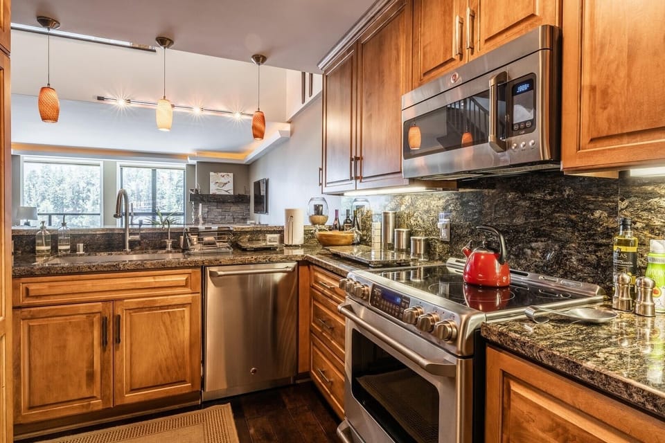 Deluxe Kitchen for Your Home-Cooked Meals